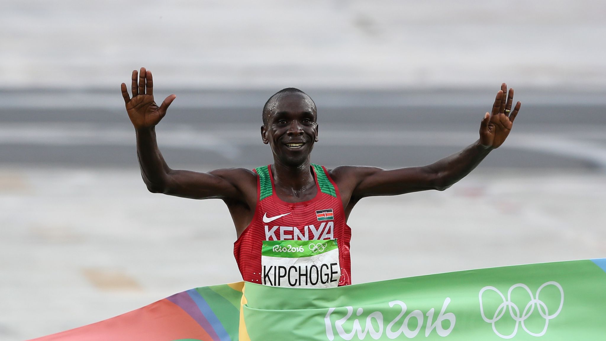 eliud kipchoge wins melbourne marathon, sets new course record